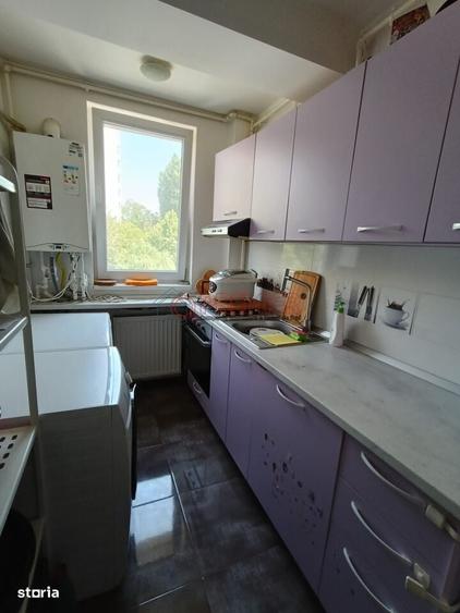 Apartament cu 3 camere decomandat în Apărătorii Patriei