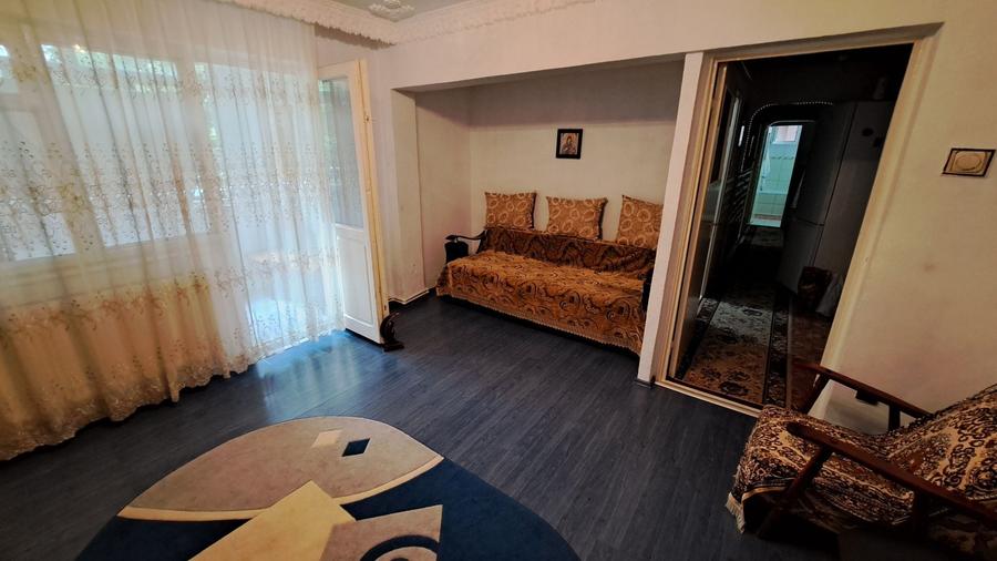Apartament cu 3 camere decomandat în Micro 20