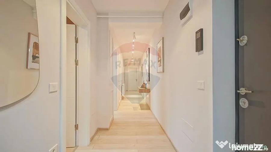 Apartament cu 3 camere decomandat în Tractorul