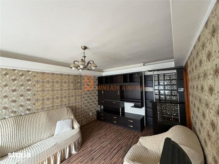 Apartament cu 3 camere decomandat, mobilat în Micro 3
