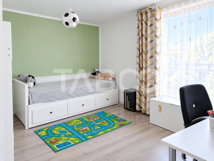 Apartament cu 3 camere semidecomandat, mobilat în Mărăști