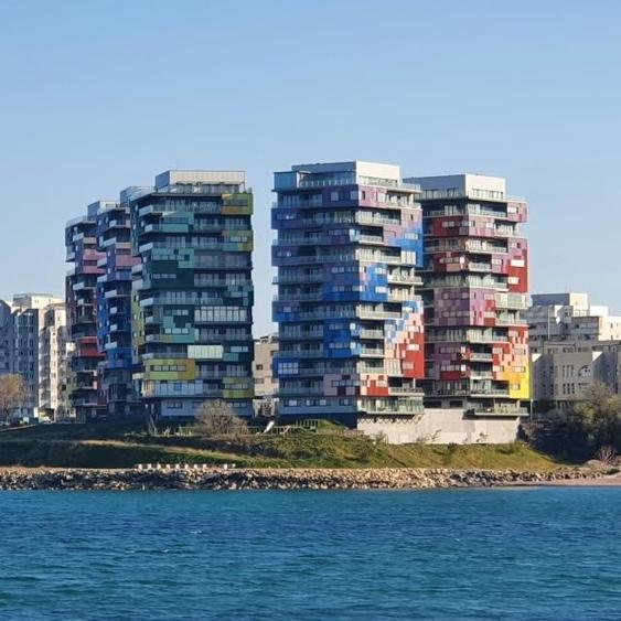 Apartament cu 3 camere decomandat, mobilat în Faleza Nord