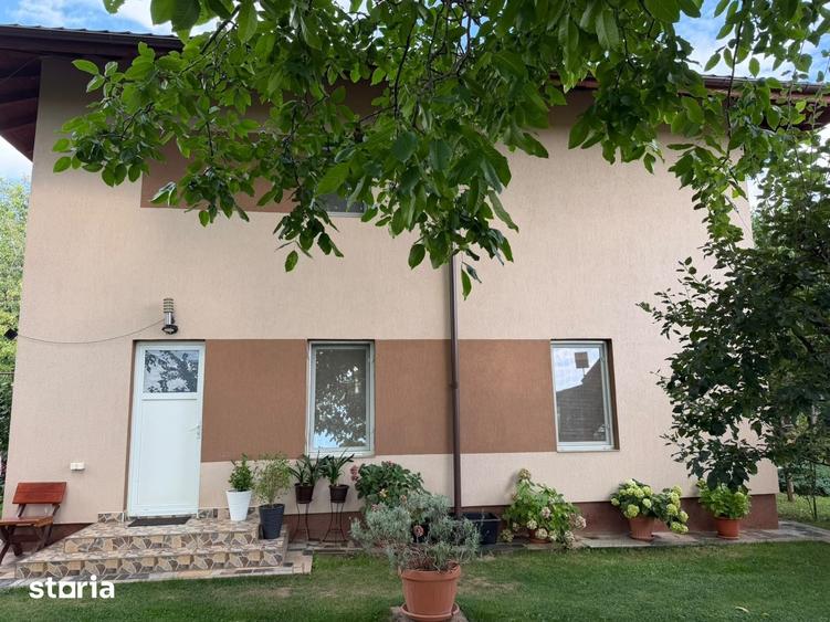 Casă cu 4 camere cu Teren 1000 Mp în Bănești
