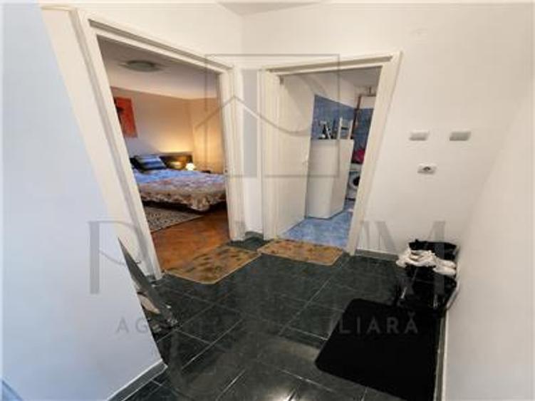 Apartament cu 2 camere decomandat, mobilat în Central