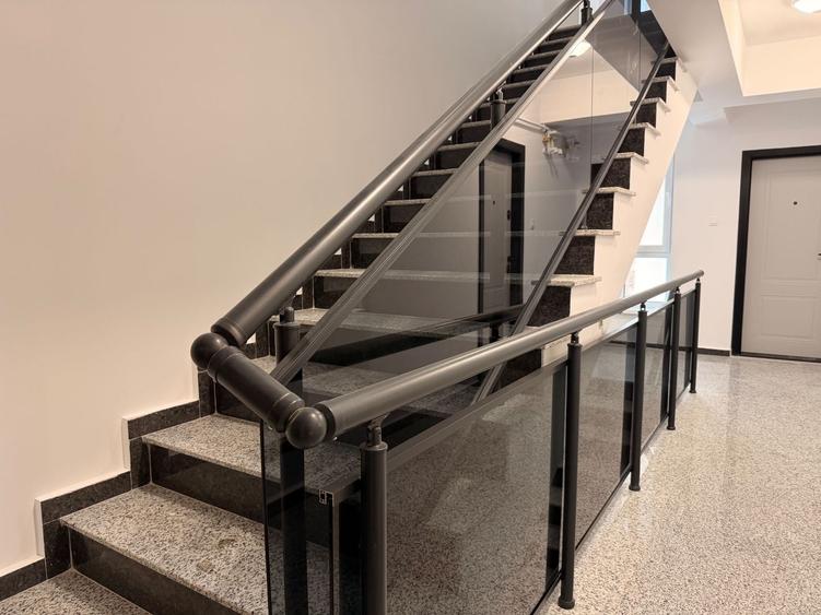 Apartament cu 2 camere decomandat în 1 Mai