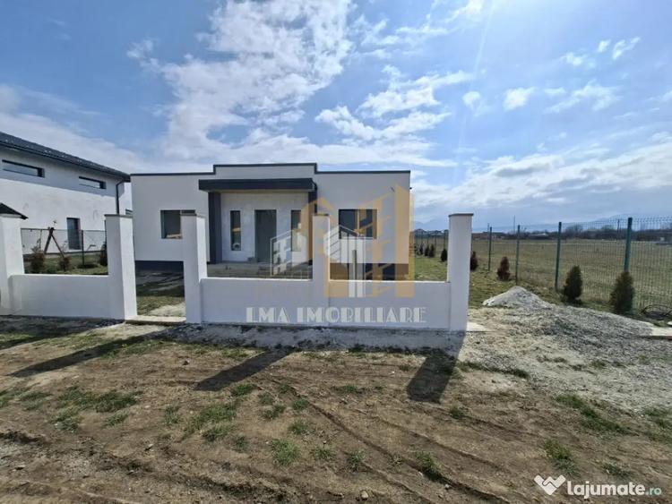 Casă cu 4 camere cu Canalizare în Sânpetru