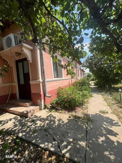 Casă cu 4 camere cu Teren 250 Mp în Țigănești
