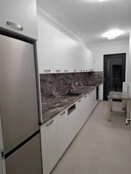 Apartament cu 3 camere decomandat în Baza 3
