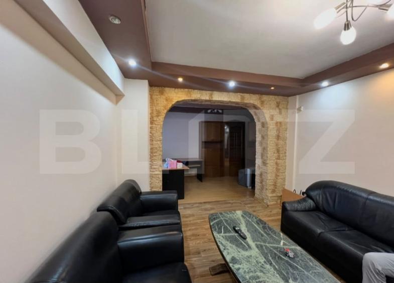 Apartament cu 3 camere decomandat în Central