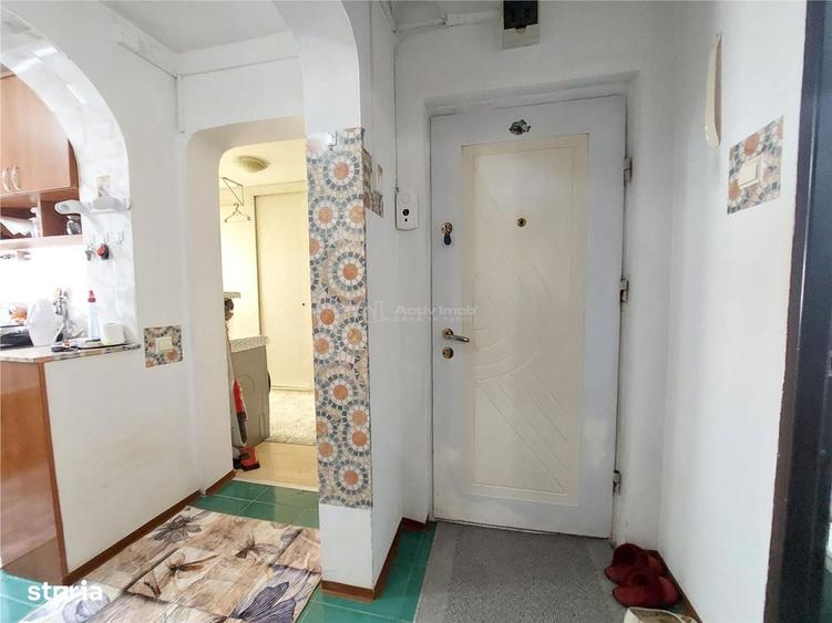 Apartament cu 3 camere decomandat în Micro 14