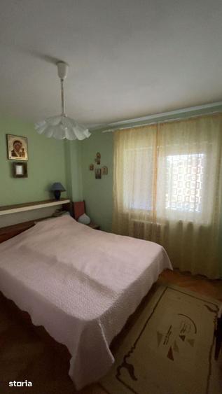 Apartament cu 4 camere decomandat în Central