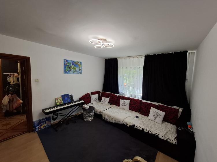 Apartament cu 3 camere decomandat, mobilat în Inel II