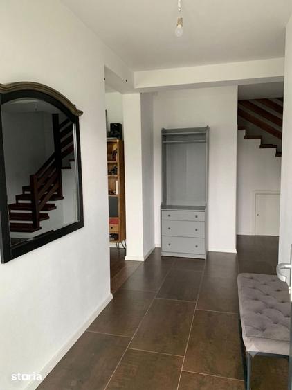Casă cu 5 camere cu Teren 556 Mp în Exterior Vest