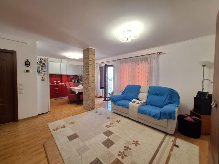 Apartament cu 3 camere semidecomandat, mobilat în Florești — fotografia 2