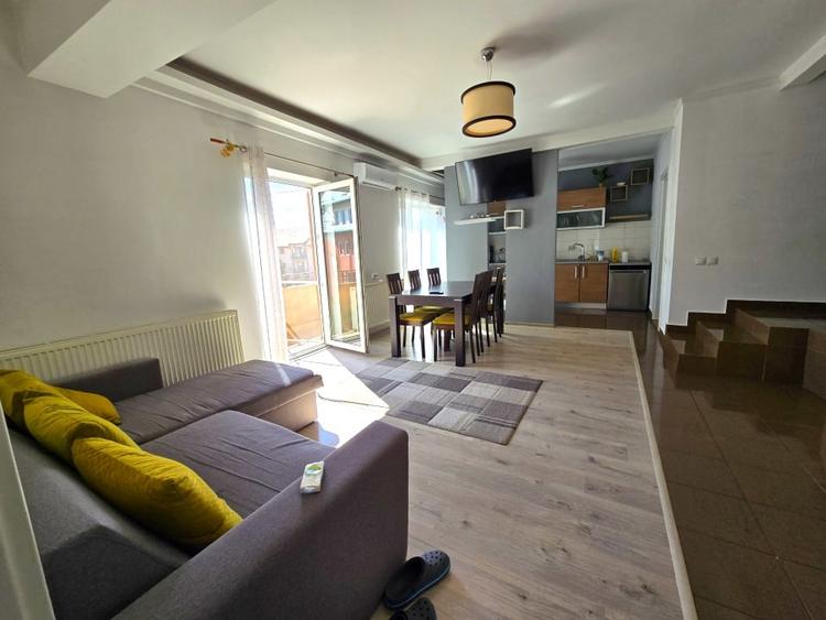 Apartament cu 4 camere semidecomandat în Florești