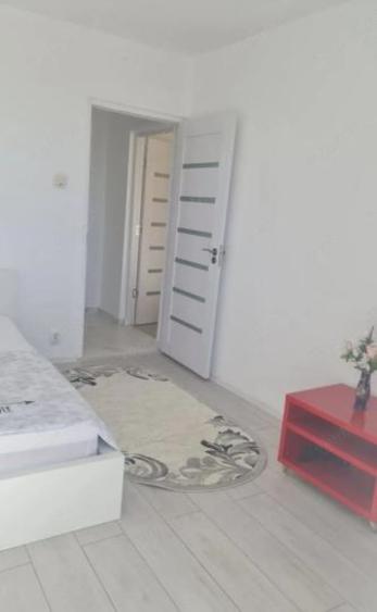 Apartament cu 2 camere semidecomandat în 1 Decembrie 1918