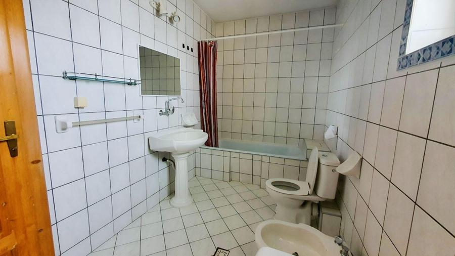 Casă individuală cu 10 camere cu Garaj în Calea Moldovei