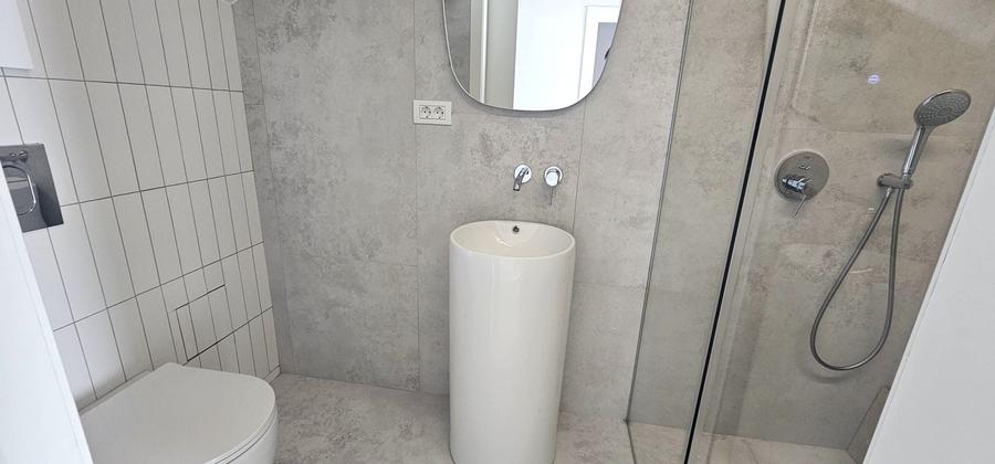 Casă individuală cu 7 camere cu Canalizare în Nord-Vest