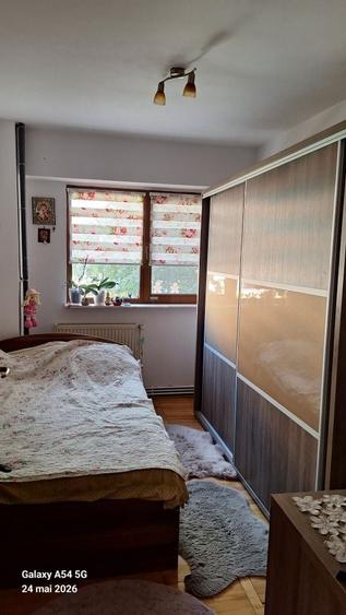 Apartament cu 3 camere decomandat în Prundu