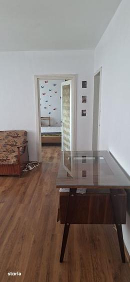 Apartament cu 3 camere în Podu Roș