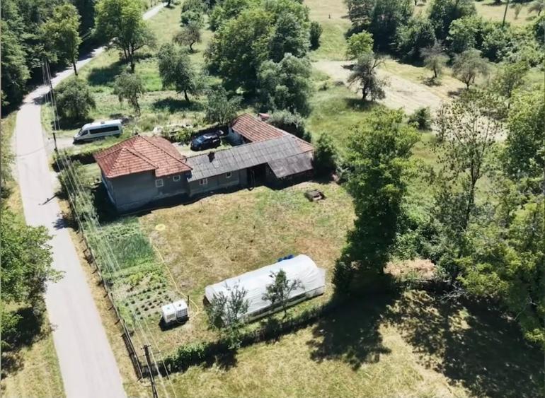 Casă cu 3 camere în Laz