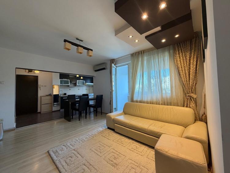 Apartament cu 3 camere semidecomandat în Titan