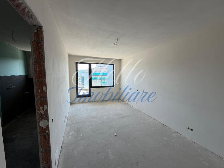 Penthouse cu 3 camere decomandat în Zorilor