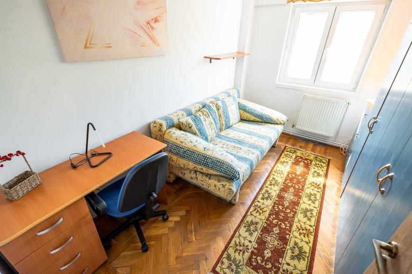 Apartament cu 3 camere decomandat, mobilat în Ultracentral