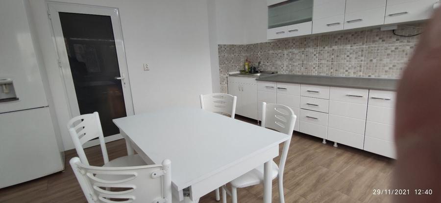 Apartament cu 3 camere decomandat în Sârbi