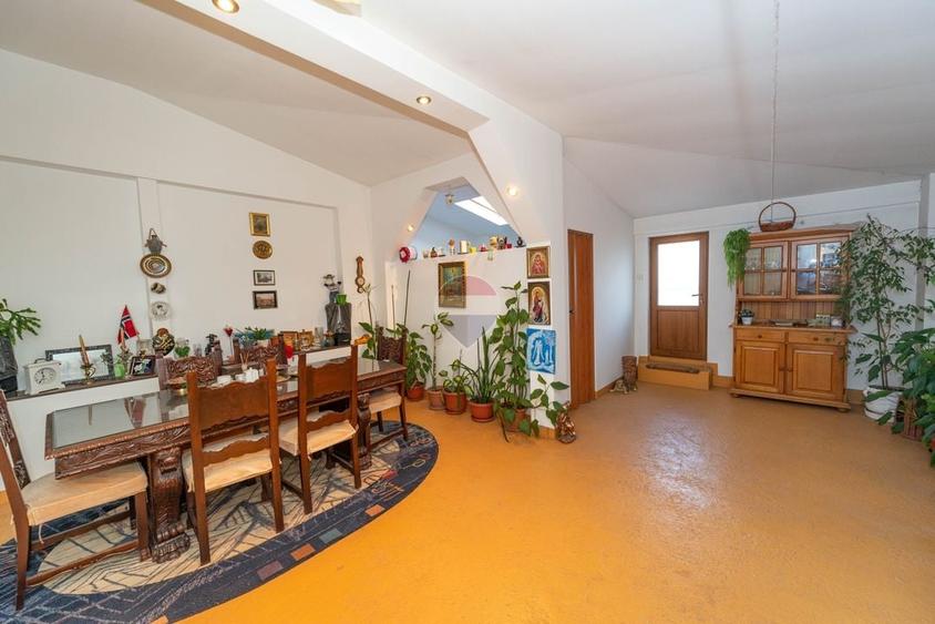 Casă cu 4 camere cu Teren 244 Mp în Domenii