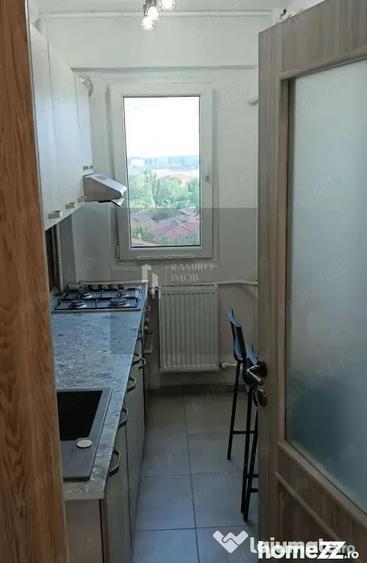 Apartament cu 3 camere decomandat, mobilat în Metalurgiei