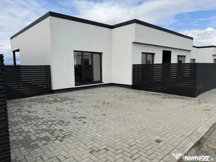 Casă cu 4 camere cu Teren 333 Mp în Tărlungeni