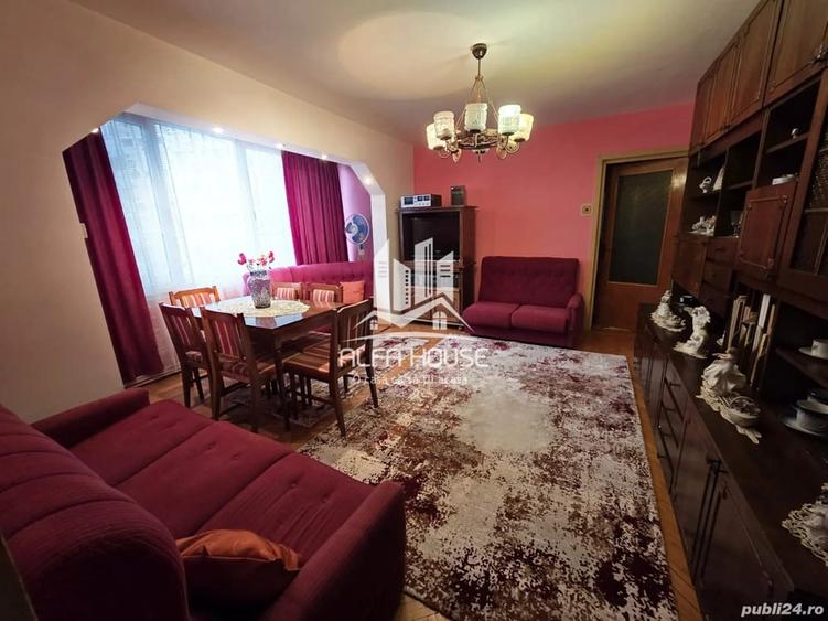 Apartament cu 3 camere semidecomandat în Micro II