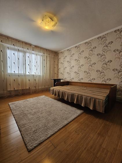 Apartament cu 3 camere decomandat în Boema