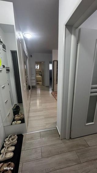 Apartament cu 3 camere decomandat în Exterior Vest