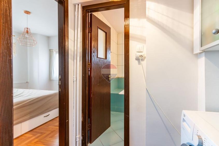 Apartament cu 3 camere semidecomandat, mobilat în Drumul Sării