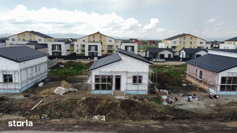 Casă cu 4 camere cu Teren 470 Mp în Sânpetru