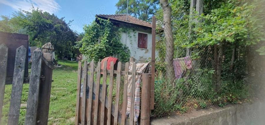 Teren de 4000 mp, în Izvoarele