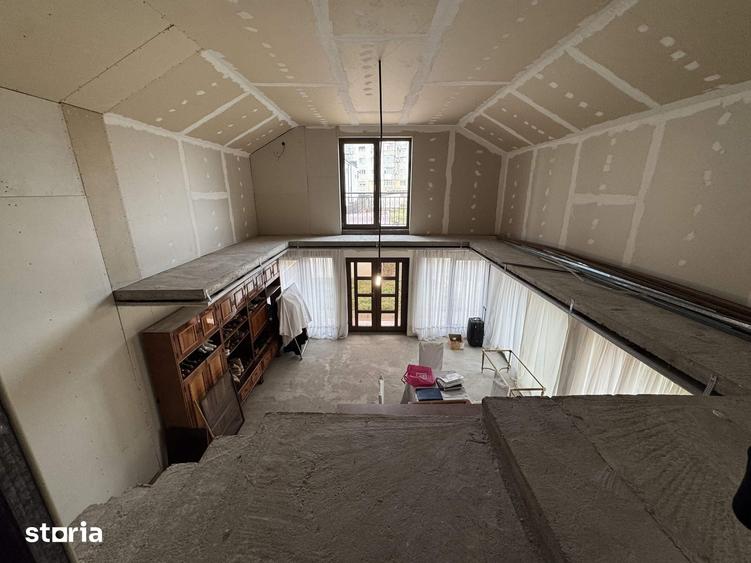 Casă cu 6 camere cu Teren 1072 Mp în Central