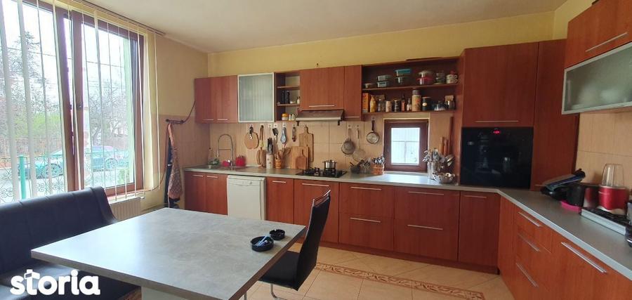 Casă cu 5 camere cu Teren 500 Mp în Ronaț