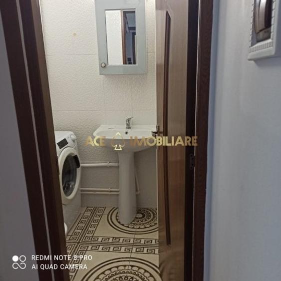 Apartament cu 3 camere decomandat, mobilat în Vitan