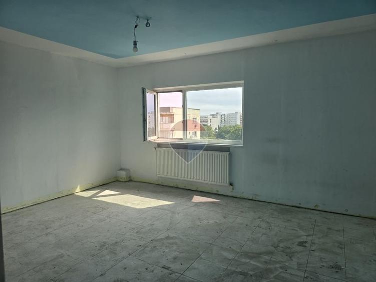 Apartament cu 3 camere decomandat în Berceni