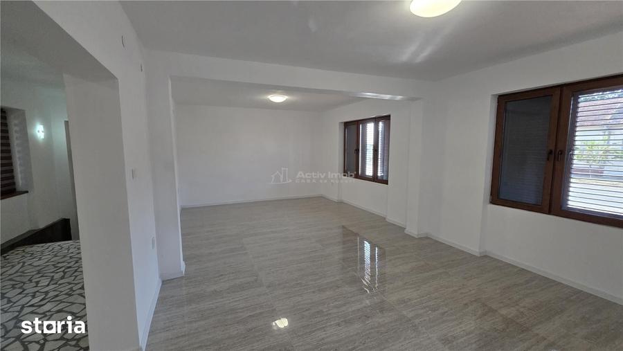 Spațiu comercial, de 130 mp, în Răcășdia