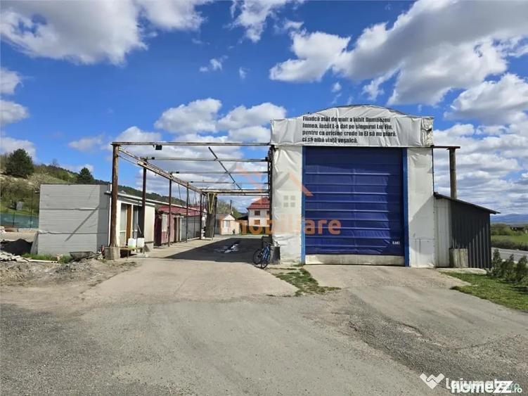 Spațiu comercial, de 240 mp, în Tinăud