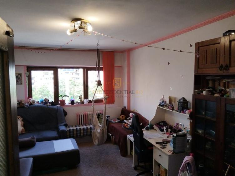 Apartament cu 4 camere decomandat în Olteniței
