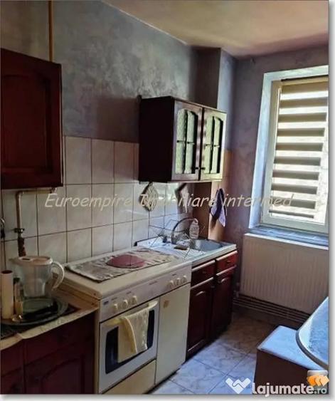Apartament cu 3 camere semidecomandat în Abator