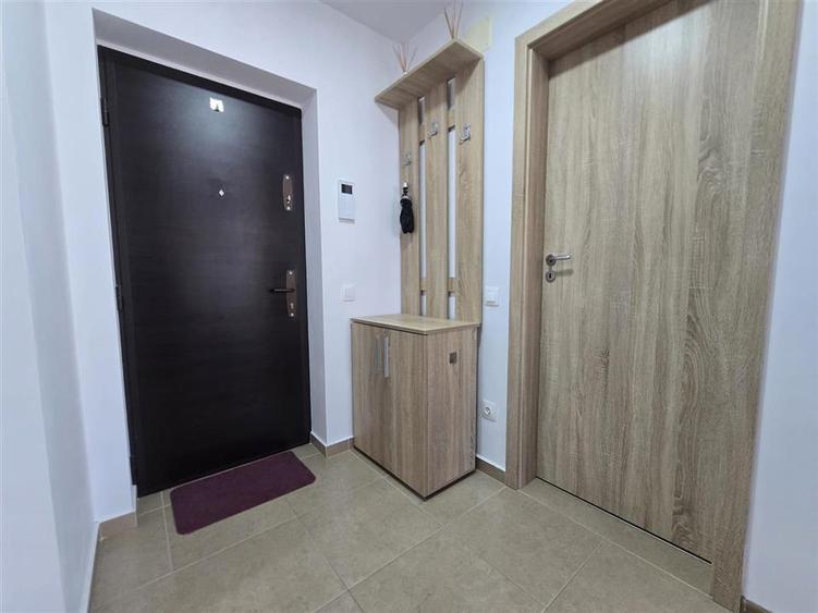 Apartament cu 2 camere decomandat, mobilat în Tractorul