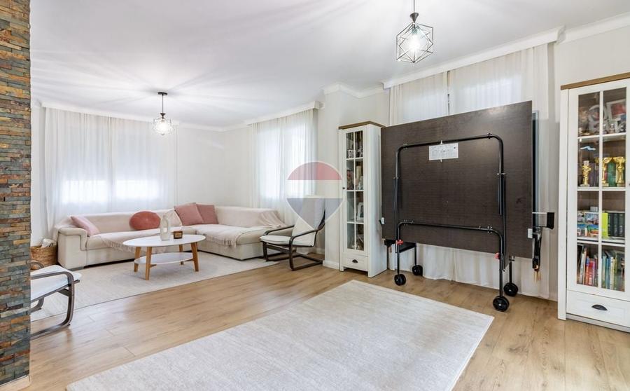Casă individuală cu 6 camere cu Teren 240 Mp în Corbeanca