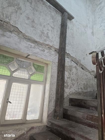 Casă cu 6 camere cu Teren 798 Mp în Botizului