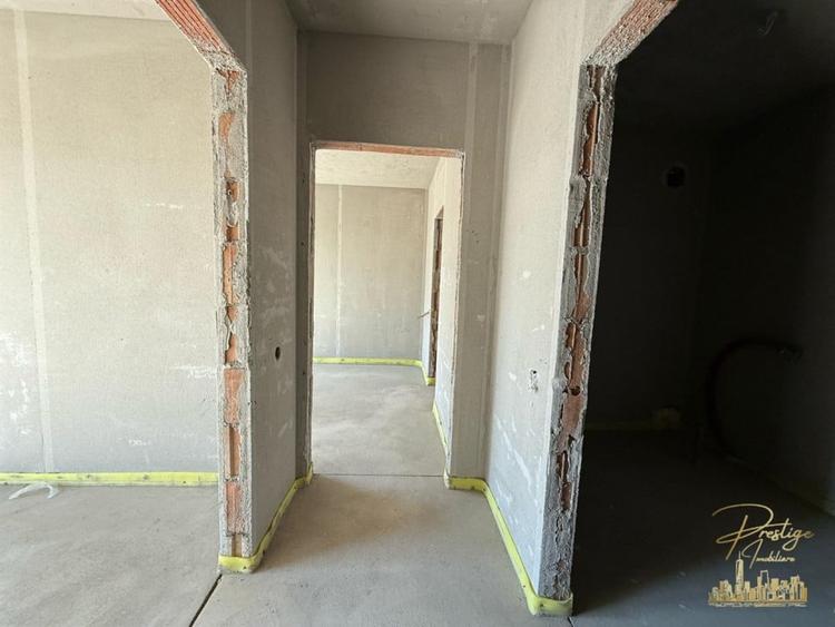 Apartament cu 3 camere semidecomandat în Cetății